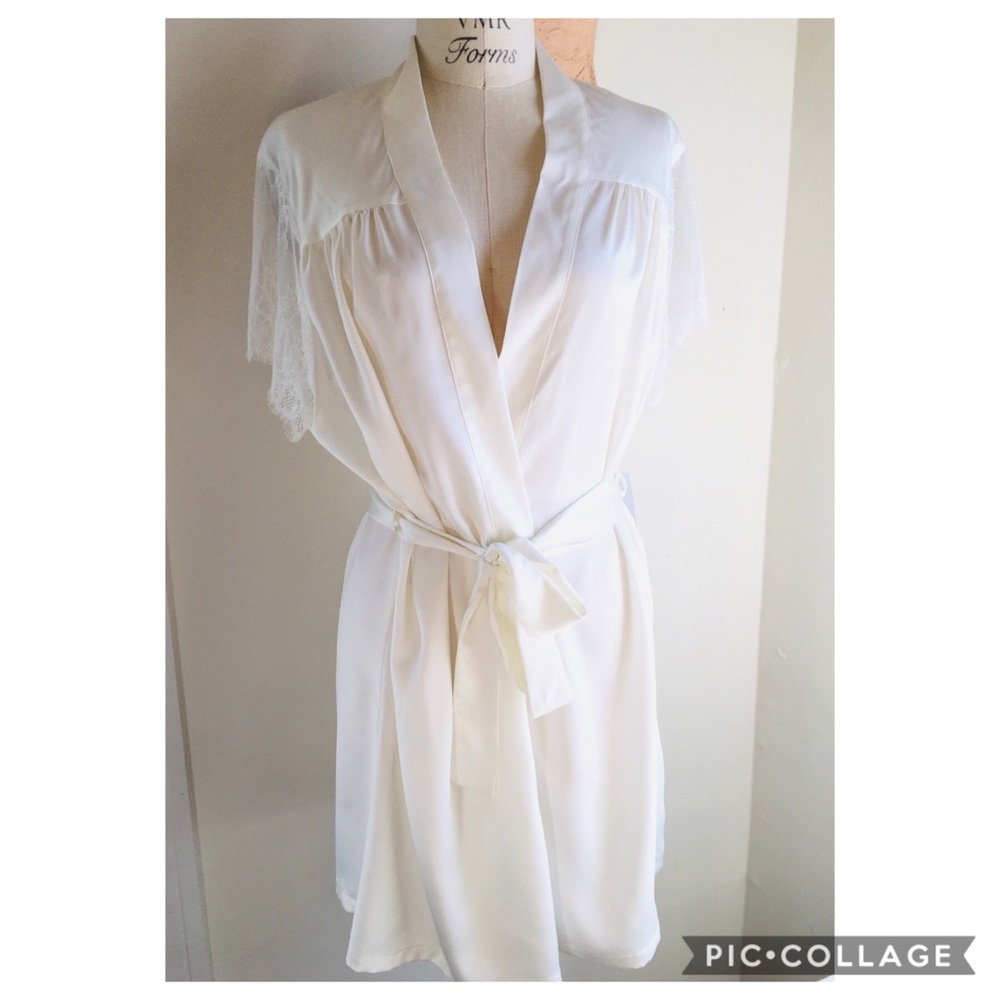 🌟Rya Collection Chantilly Robe size M🌟
